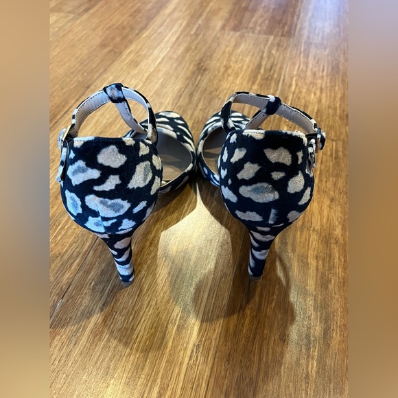 Anthropologie Blue and Gold/Tan Abstract Velvet Heels - Picture 5 of 8